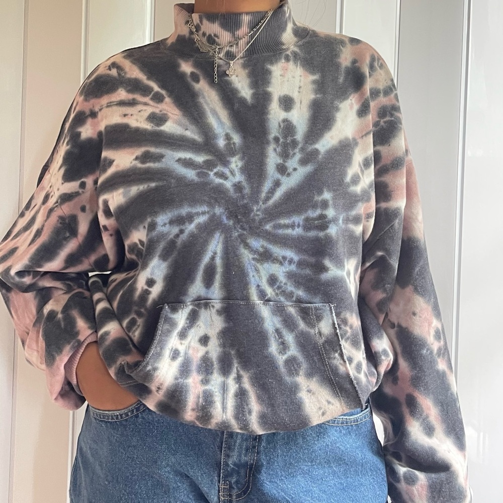 Forever 21 tie dye turtle neck sweater 🦄